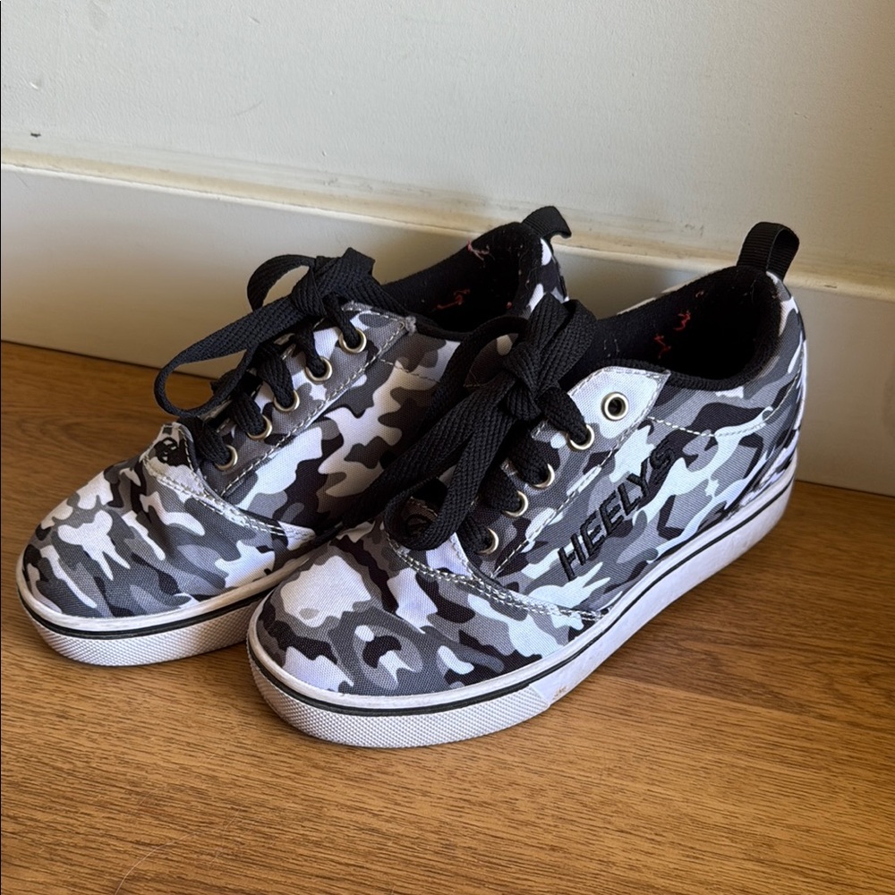 Heelys Black and Gray Sneakers with Wheels